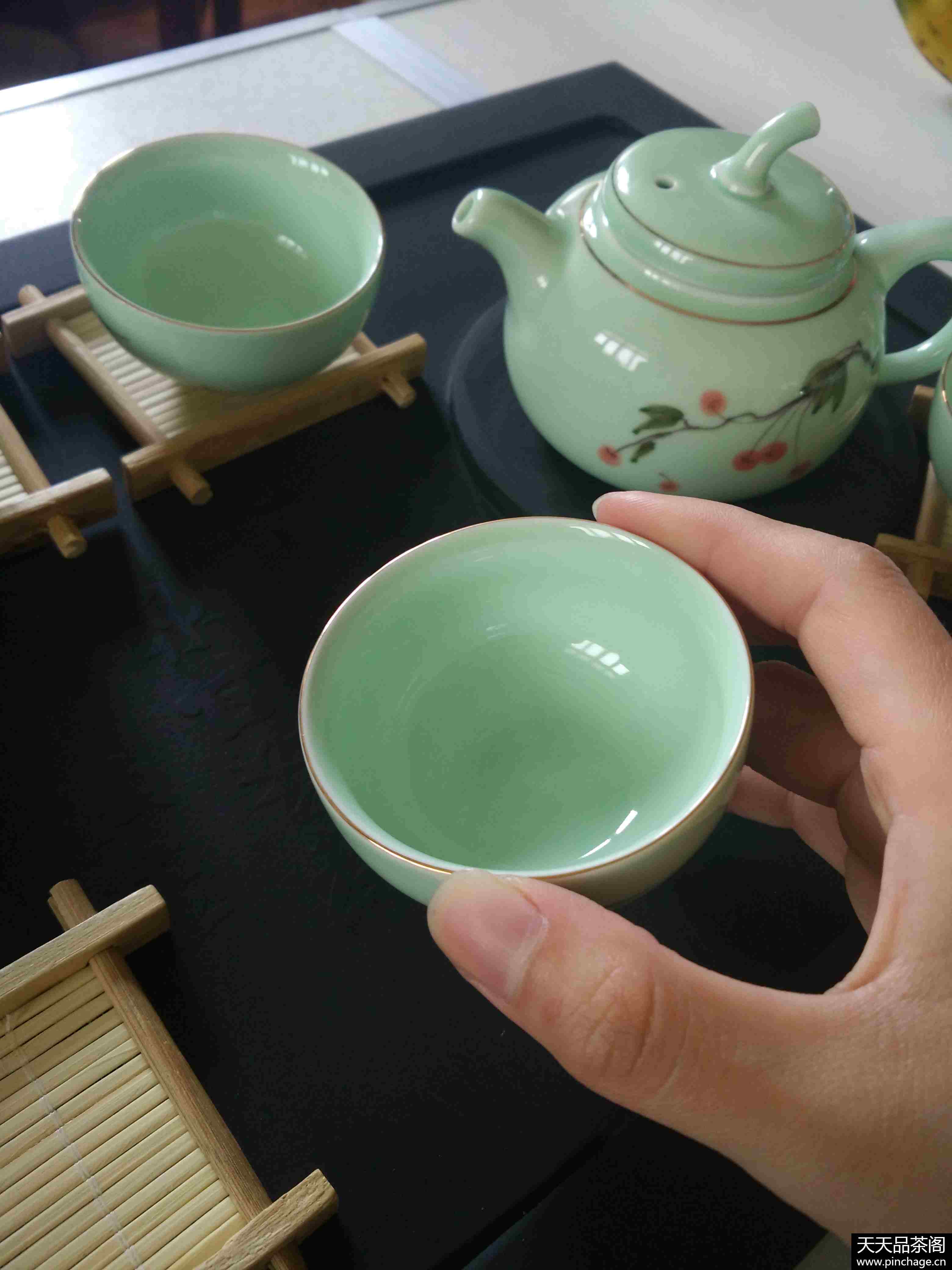 手绘青瓷茶具