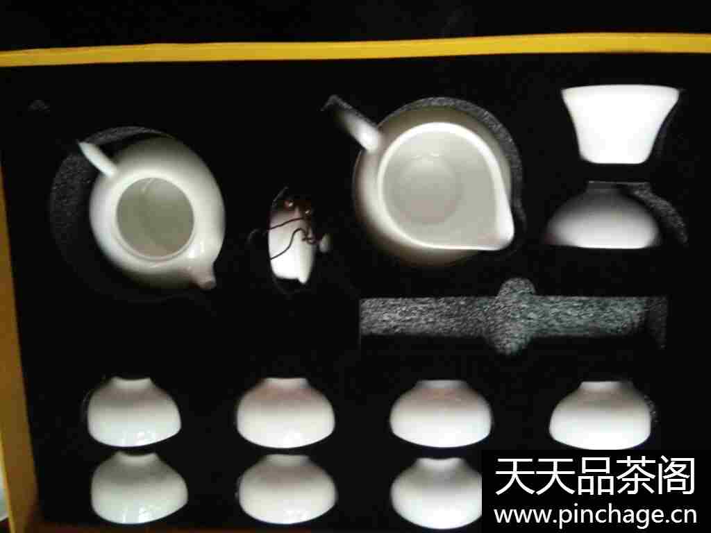 白瓷茶壶茶具套装