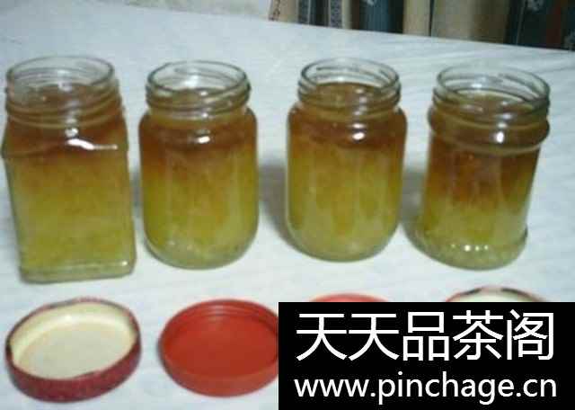 制作蜂蜜柚子茶。