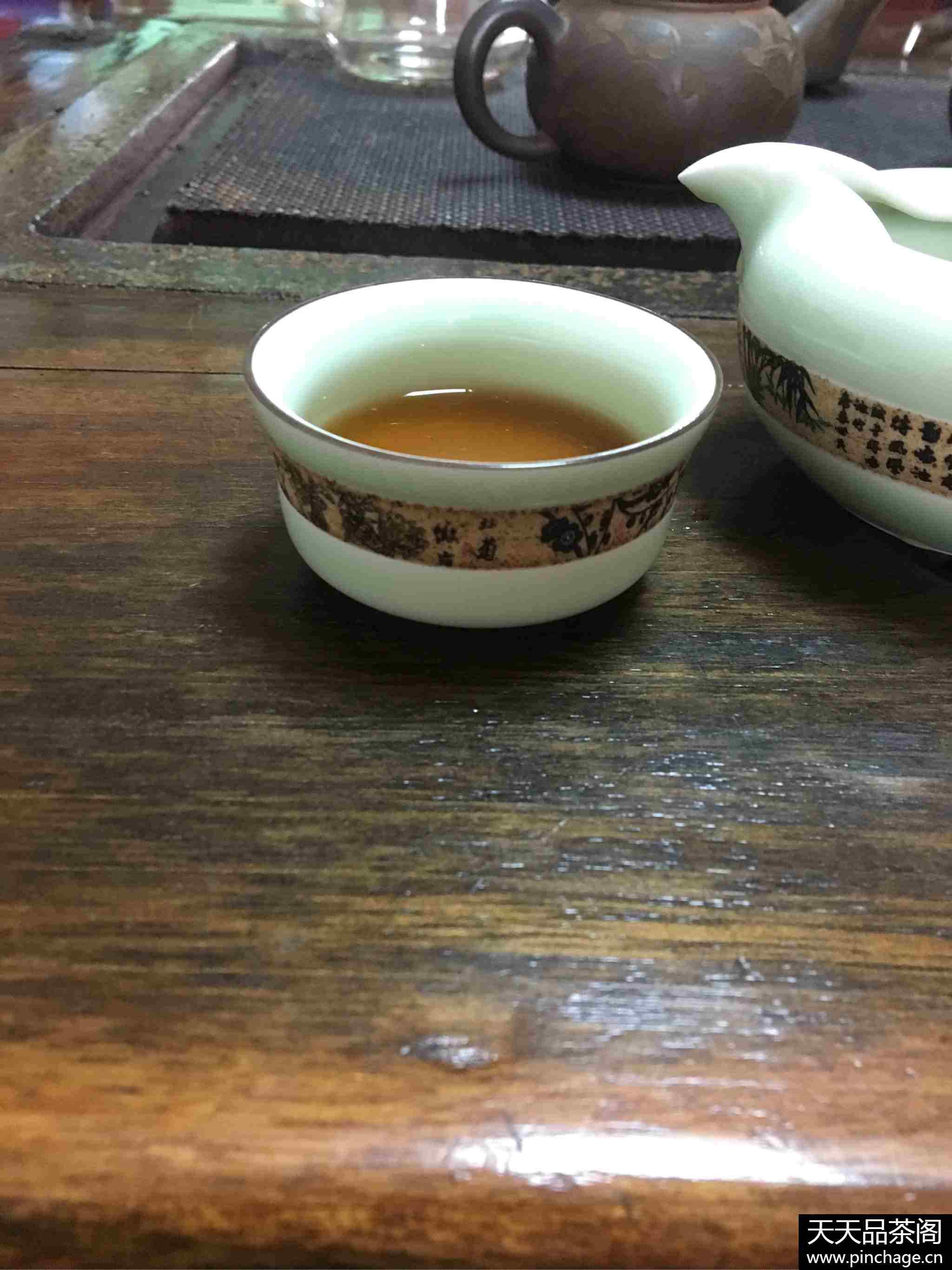 新款青瓷茶具