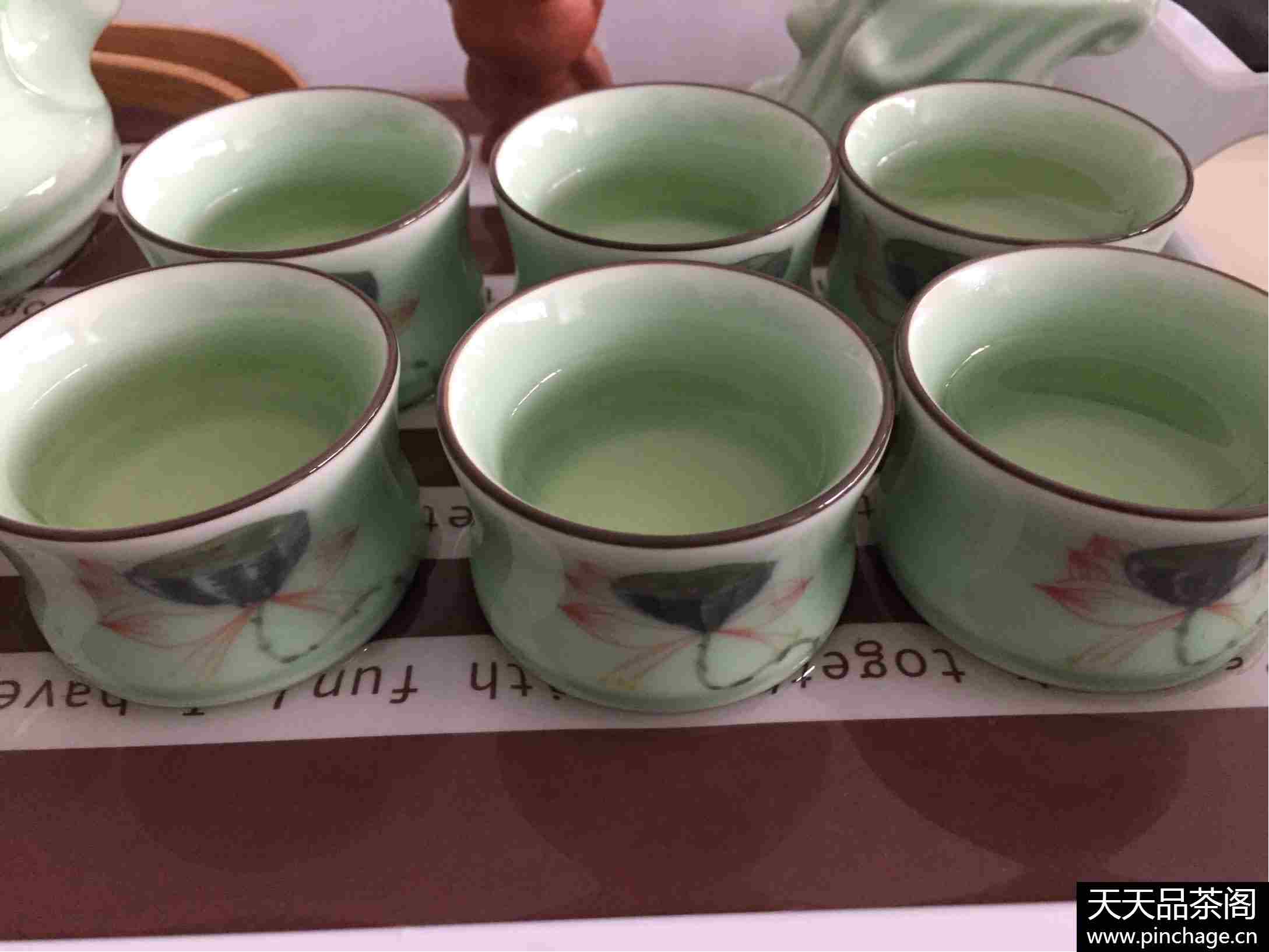 中国质造手绘龙泉窑青瓷茶具套组